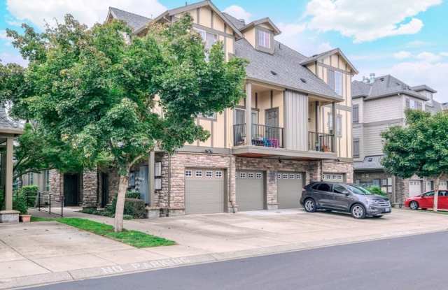 Beaverton Condo with Private Patio & Community Amenities