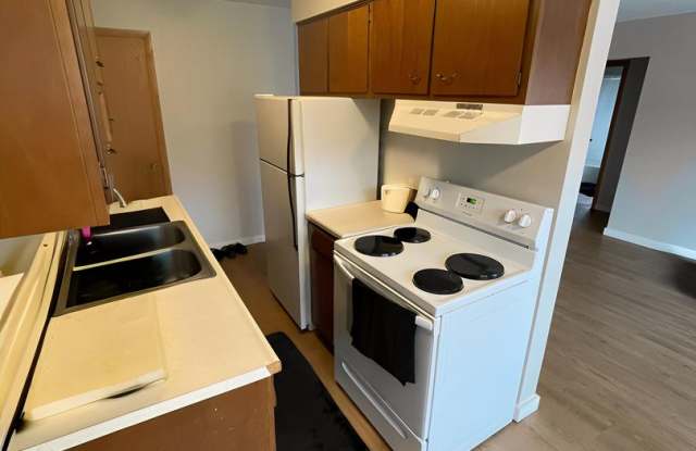 Available Now! - 1 Bed 1 Bath Apartment