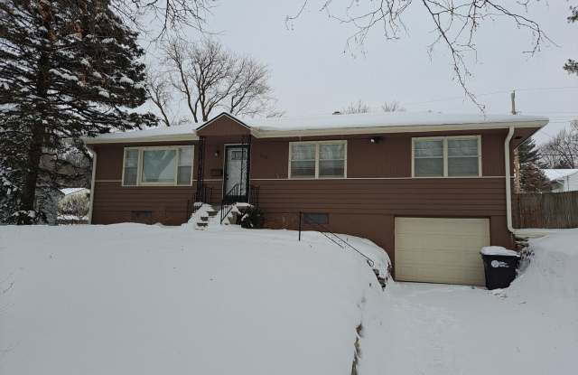 3 bed 2 bath 1 car garage, with fenced in backyard right in Aksarben!