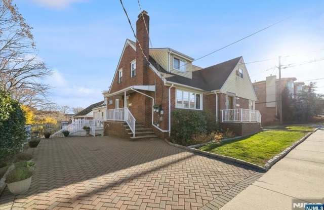 534 Kearney Avenue 1