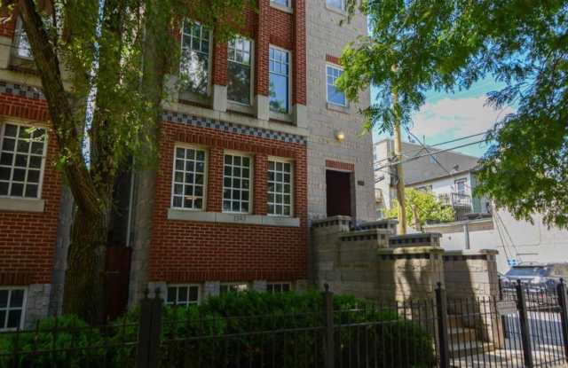 Photo of 1343 Roscoe