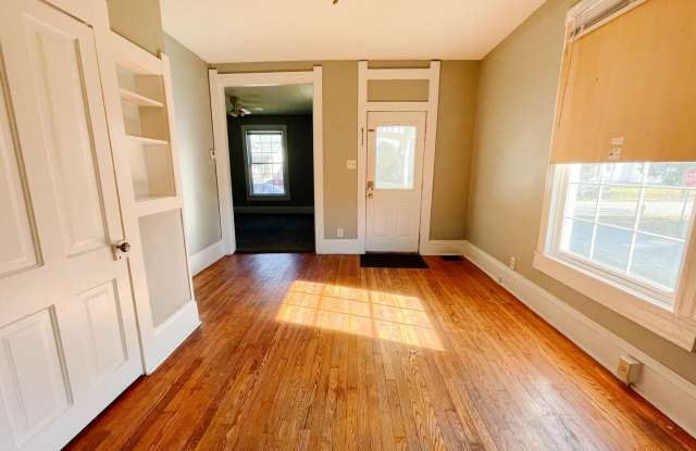 Coming Soon, For Rent: 258 SW 2nd St. 3 Bedroom, 2 Bathroom! Fenced in Backyard! Nice Porch!