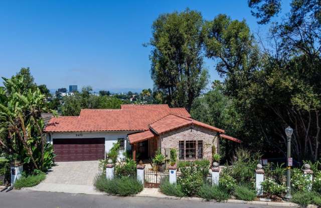 3475 N Knoll Dr
