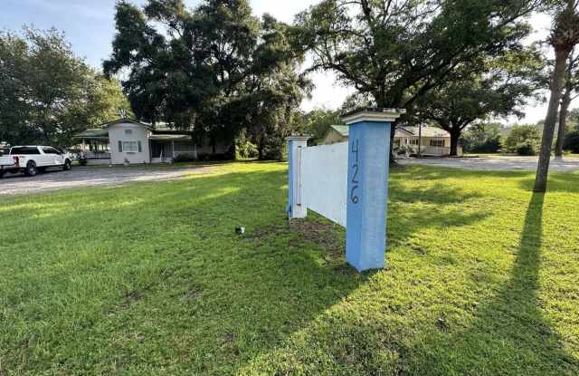 426 W James Lee Boulevard