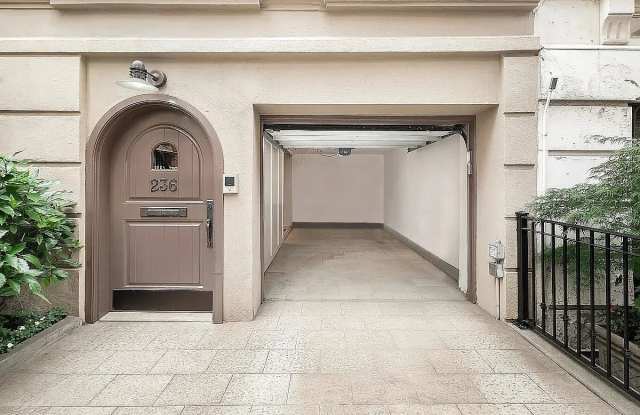 236 E 72nd St