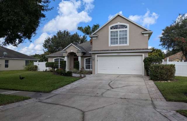 5 Bedroom Home at East Lake Cove in Saint Cloud