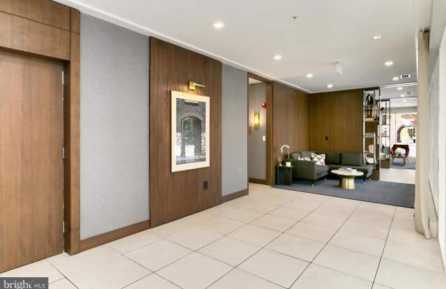 635 SLATERS Lane unit: G-01