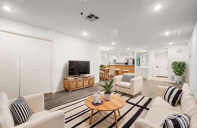 (Ellie:B) Promenade West – Unit #208