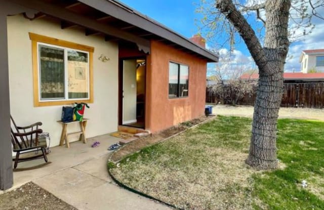 811 Calle Saragosa 4 - 811 Calle Saragosa, Santa Fe, NM 87505