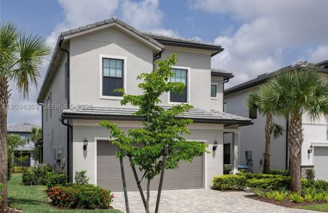 4423 Spruce Ln