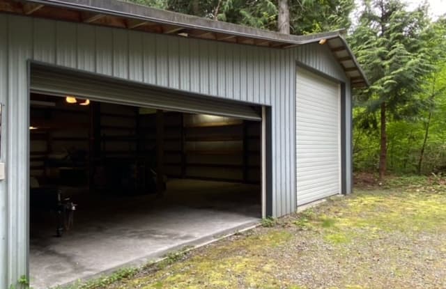 17886 W Spring Lake Dr SE GARAGE - 17886 West Spring Lake Drive Southeast, Maple Heights-Lake Desire, WA 98058