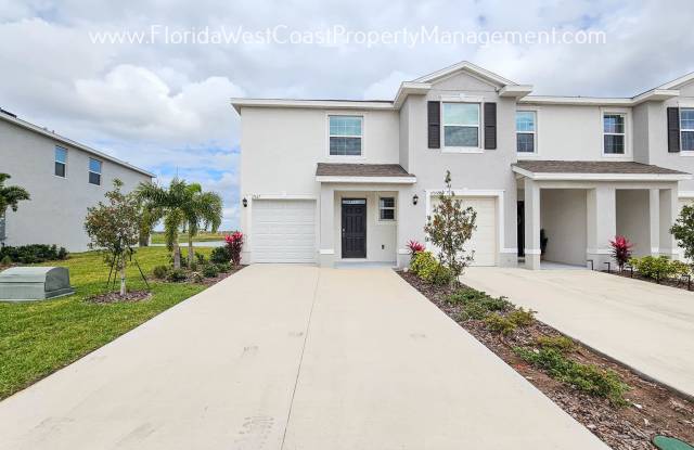 GORGEOUS BRAND NEW TOWNHOME IN STAR FARMS- LAKEWOOD RANCH! 3 BED/2.5 BATH/1 CAR GARAGE! - 17527 Crescent Moon Loop, Manatee County, FL 34211