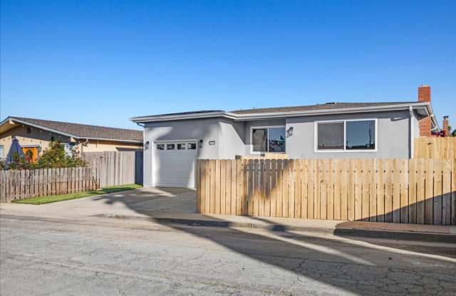 Sunny Seaside 3 bedroom House - Available Now