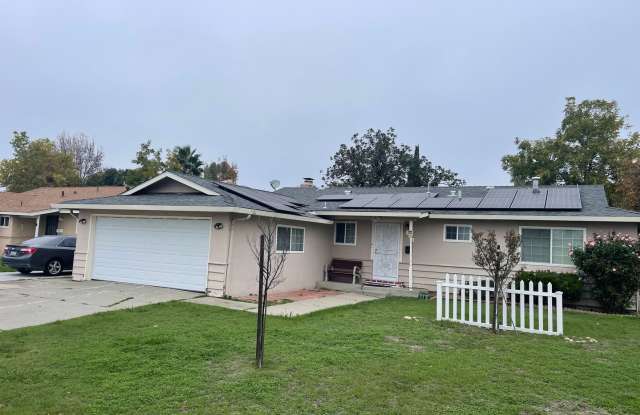 Ideal 4br/2ba single story with chefs kitchen