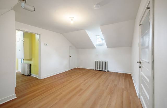 Quaint 1 Bedroom/1 Bathroom Cottage Style Apartment in Richmond ***Available NOW***