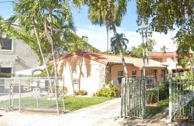 1051 SW 3rd St