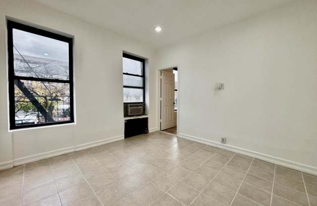 Photo of 3405 Broadway