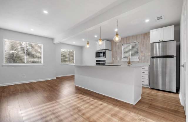 Photo of Completely renovated 2/1 on Golf Course!