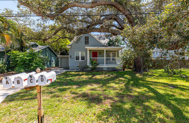 1027 17th Street North - 1