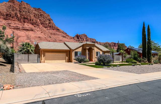 5 Bed, 3 Bath Home For Rent with RV Parking