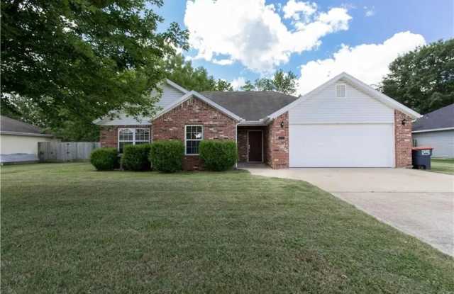 3 bedroom 2 bath in Elkins / 2 car garage / fenced yard