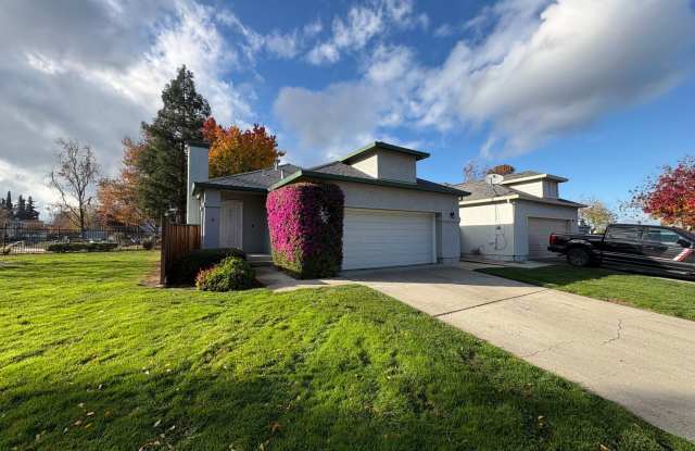 Cozy 3 Bed 2 Bath Home in Brentwood