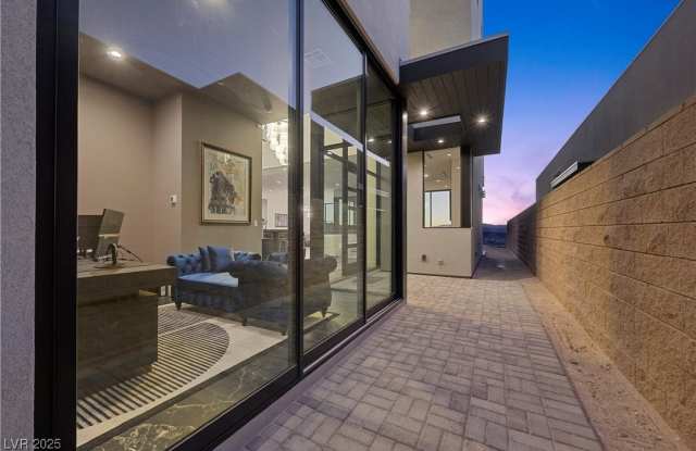 577 Overlook Rim Drive