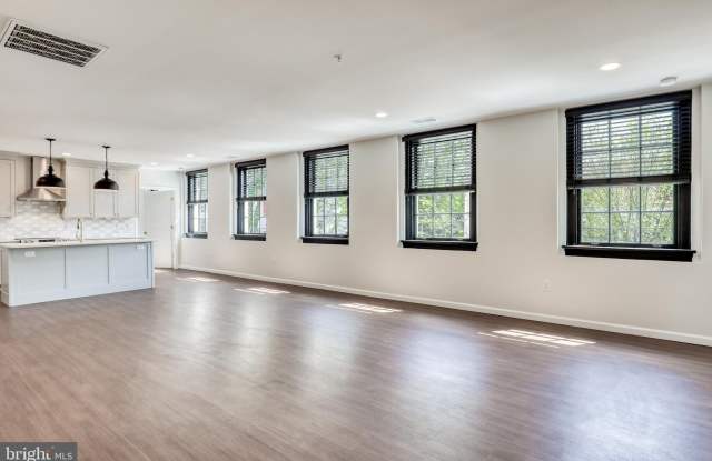 Photo of 210 E BOSCAWEN Street unit: 202