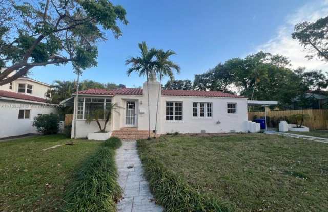 Photo of 668 NE 72nd Ter