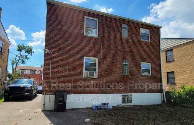 1808 Crest Hill Avenue