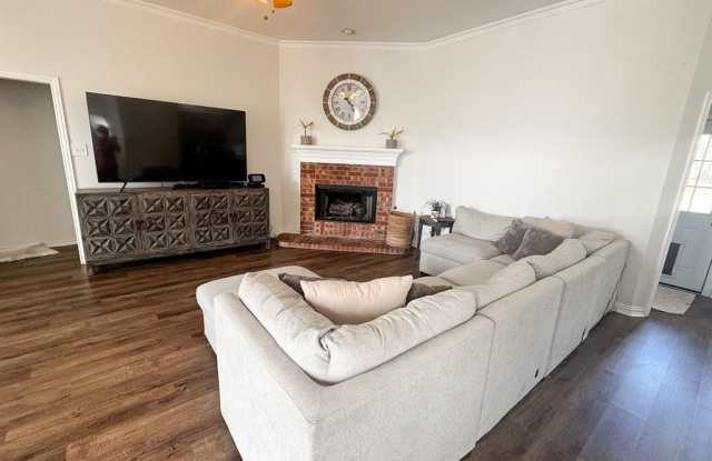 802 John Thomas Drive