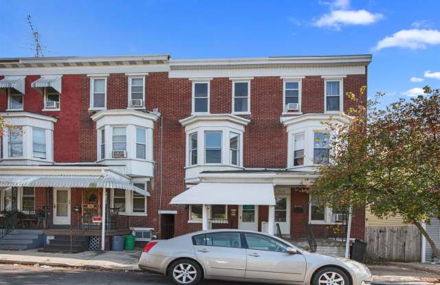 Coming Soon - Charming 5 bedroom, 1.5 bath in York City.