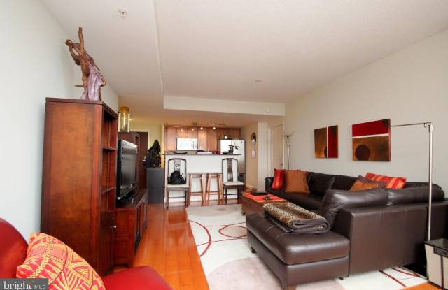 1020 N HIGHLAND STREET