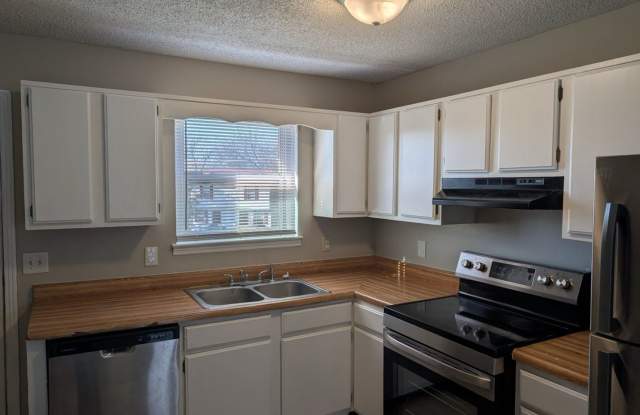 2 Bedroom Duplex on Corner Lot!