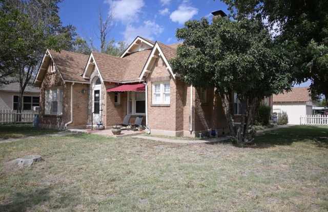 Photo of 401 W Nations