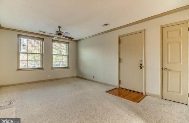 Photo of 2932 S BUCHANAN Street unit: B2