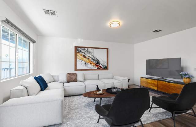 920 Everett Street apartments