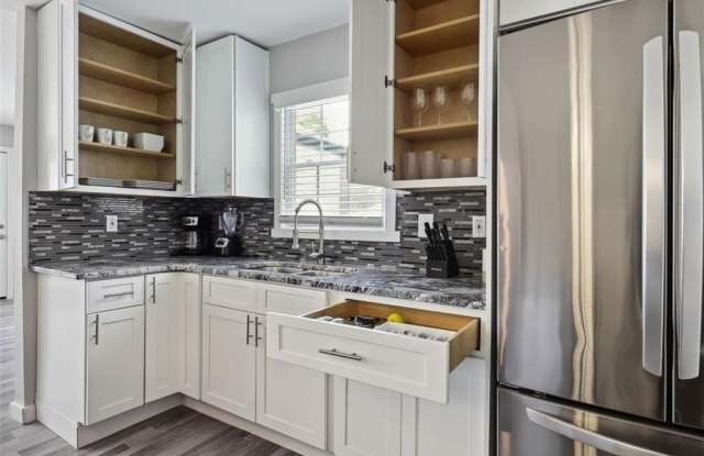 1561 Pontiac Place SE