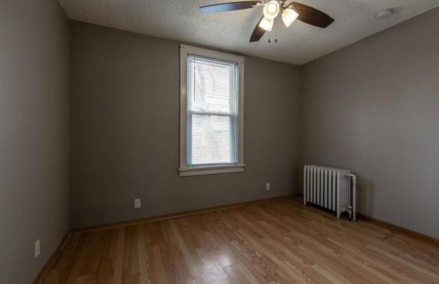 All Living Facilities on One Level. 3/1 Single Family Home.