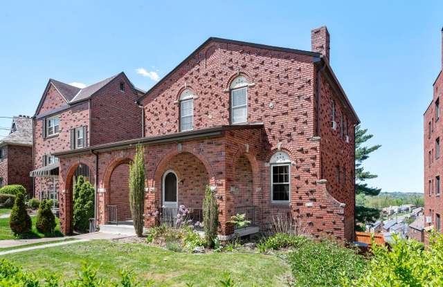 Spacious 4 Bed/2 Bath Home in Brentwood - Original Charm, Off-Street Parking - Available October!
