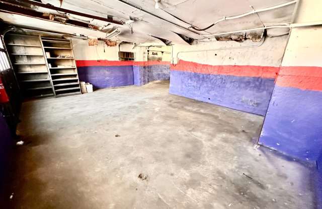 237 E SPRINGER Street unit: Garage