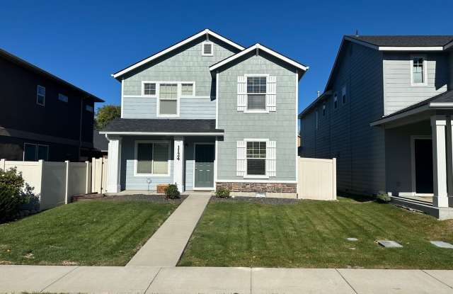 Beautiful 2 story home in North Meridian available soon! $500 move-in credit!