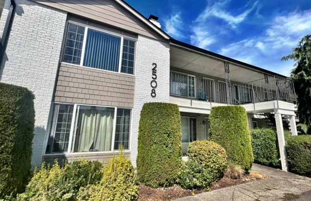 2512 Crystal Springs Rd W #4