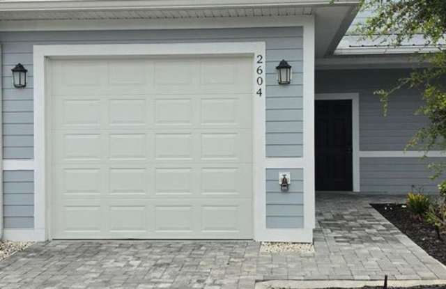 Stylish & Spacious Townhome Living in Winter Haven | 2 Bed • 2.5 Bath | Modern Comfort !