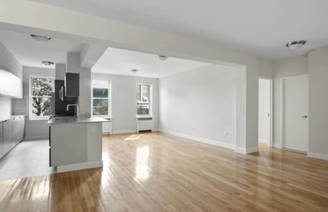 Photo of 109 W 15th St