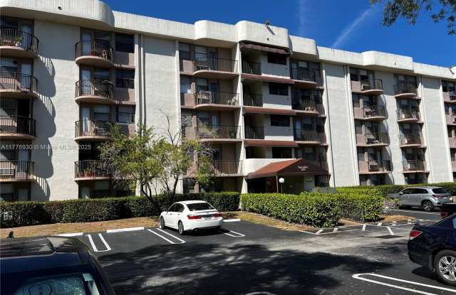 Photo of 2771 Riverside Dr