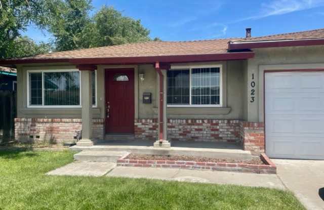 Photo of Charming house in an established quiet neighborhood in a court
