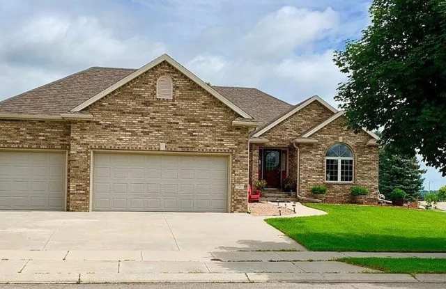 Spacious Fully Furnished Home Near Mayo Clinic