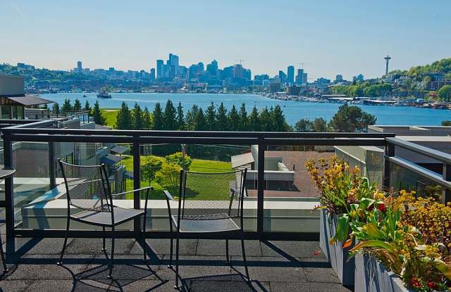 1760 North Northlake Way