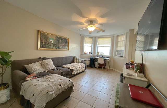 3441 N Oakley Avenue